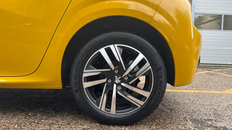 Peugeot 208 1.2 PureTech 100 Allure 5dr EAT8 Petrol Hatchback